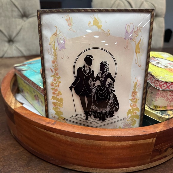 Elegant Black and Gold Silhouette Frame Vintage - Picture 4 of 6